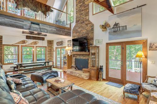 . Riverfront Lake Lure Lodge w/ Fire Pit & Hot Tub!