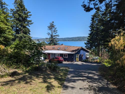 Skats, Sunrise Suite on the Sound in Lakonera (WA)