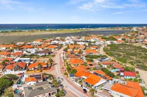 Modern Aruba King Suite Near Palm and Malmok Beach - image 4