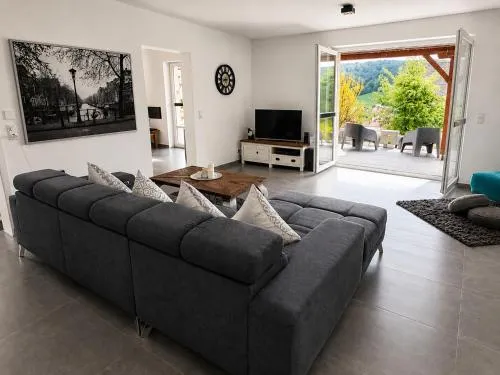 Moderne Ferienwohnung Zur Aussicht mit Panorama-Terrasse in Schwalefeld, Deutschland