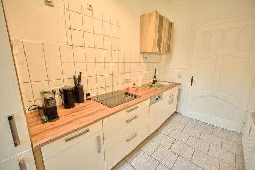 Konyha, NEU! Stilvolle Altbauwohnung - Ruhig mit Blick ins grüne (NEU! Stilvolle Altbauwohnung - Ruhig mit Blick ins grune) in Stolberg (Rhineland)