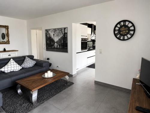 Moderne Ferienwohnung Zur Aussicht mit Panorama-Terrasse in Schwalefeld, Deutschland