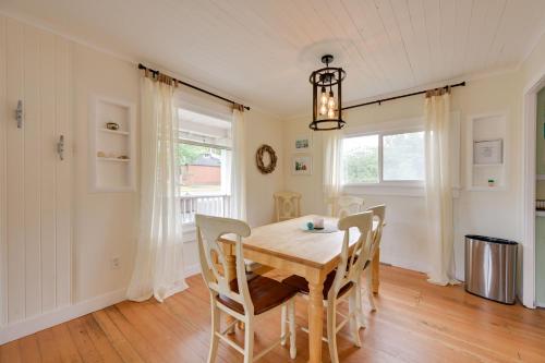 Walk to Shore! Long Beach Home w/ Fire Pit in Ilwaco (WA)