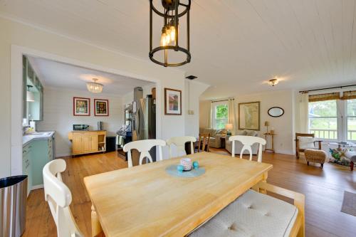Walk to Shore! Long Beach Home w/ Fire Pit in Ilwaco (WA)