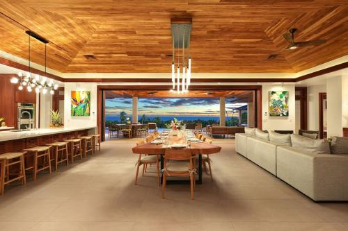 . Private Luxury 6-bedroom Villa in Kukuiula, Panoramic Ocean View, Heated infinity pool, SPA, Sleep up to 22