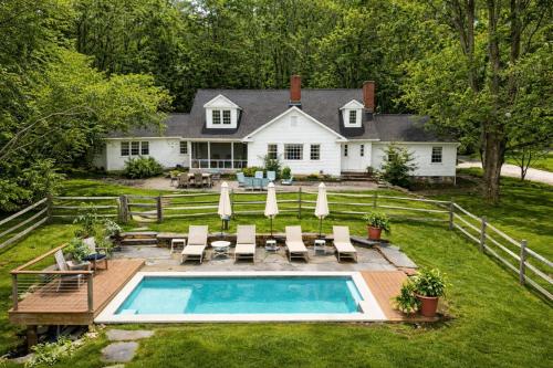 Elegant 7BR Estate with Pool & Hot Tub in Berkshires in Egremont (MA)