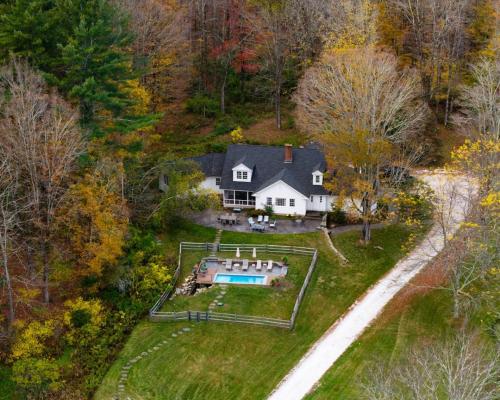 Elegant 7BR Estate with Pool & Hot Tub in Berkshires in Egremont (MA)