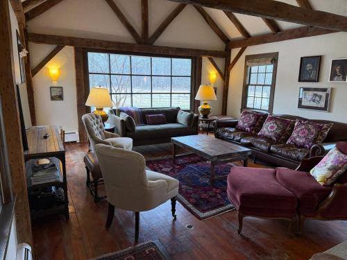 Elegant 7BR Estate with Pool & Hot Tub in Berkshires in Egremont (MA)