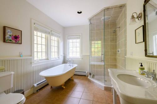 Elegant 7BR Estate with Pool & Hot Tub in Berkshires in Egremont (MA)