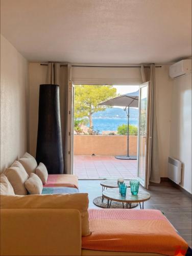 Apartment with Terrace, Sea View, swimming-pool & Sunset