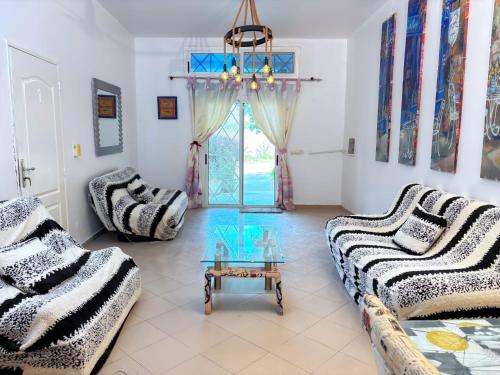 Bungalow 2 chambres salon in Sintian