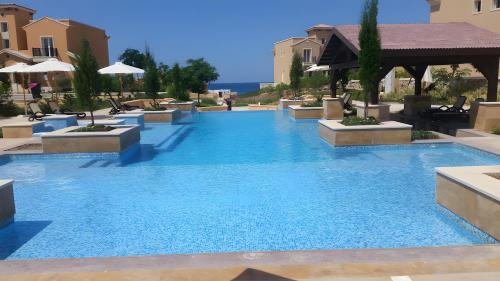 Peldbaseins, Chalet in Sahel Mountain view Diplo in Zawiyat Ailat Nuh