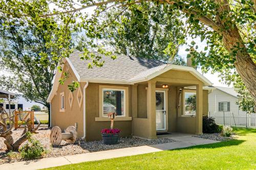 Cozy Farmhouse-Style Cottage by Mighty 5 Ntl Parks in Circleville (UT)