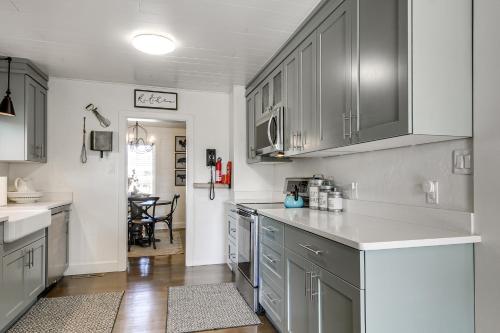 Cozy Farmhouse-Style Cottage by Mighty 5 Ntl Parks in Circleville (UT)