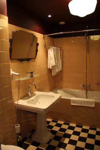 Augusta Hotel - image 2