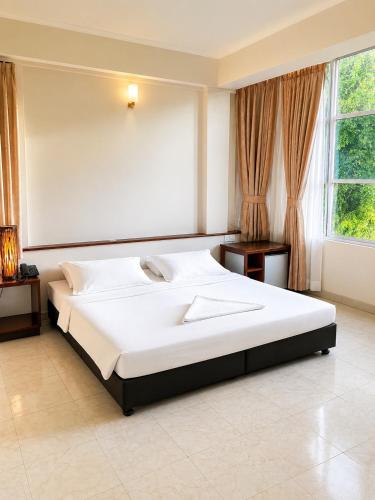 ออฟ เดย์ อินน์ (Off Day Inn) near มาเจดฮี มะกู