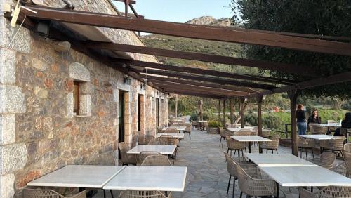 Restoran, Aspalathos guest rooms in Kyparissos