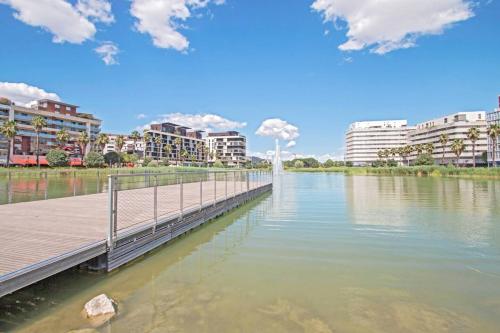 Beautiful Port Marianne Apt, Private Parking, 4 people in La Lironde