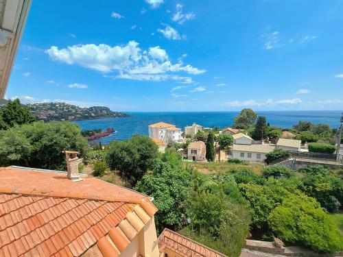 Villa Vue Panoramique sur les îles de Lérins et la baie de Cannes 2-8 Pers, plage à pieds 4mn