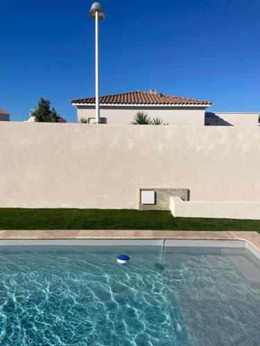 4-bedroom pool villa near Nimes and Arles in Bellegarde