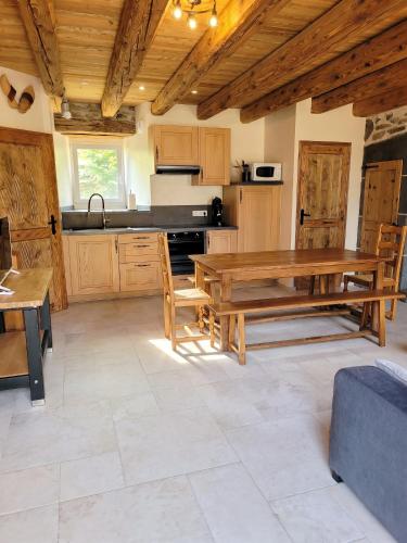 Cozinha, Maison charmante à Alleuze - 90 m² avec terrasse (Maison charmante a Alleuze - 90 m² avec terrasse) in Neuveglise