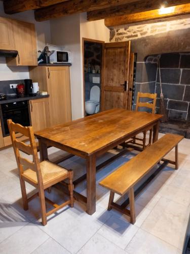 Instalações, Maison charmante à Alleuze - 90 m² avec terrasse (Maison charmante a Alleuze - 90 m² avec terrasse) in Neuveglise