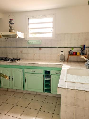 Bel appartement à Saint-Joseph de 50 m² avec terrasse (Bel appartement a Saint-Joseph de 50 m² avec terrasse) in Saint-Joseph