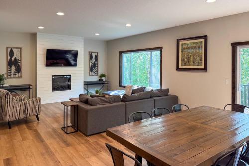 . Walk to Gull Lake! Spacious Family Home w/ Deck