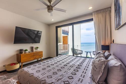 Oceanfront Condo Top Location Near 5th Ave