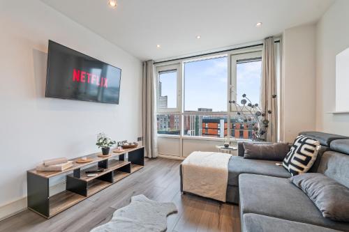 2BR City Apt near Motorpoint Arena with views - Sleeps 6