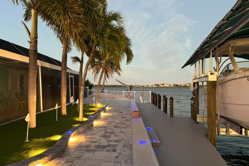 Matlacha Waterfront Retreat: Dock & Hot Tub! in Matlacha (FL)