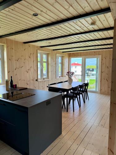 Jákupsstova, Yellow Riverside House in Gjógv (Jakupsstova, Yellow Riverside House in Gjogv) in Gjogv