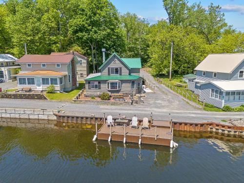 . Riverside Cabin with Private Fishing Access!