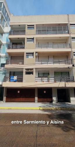 Departamento ubicado en zona Guemes - image 5
