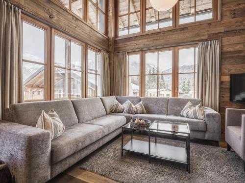 Modern chalet in the willow roof