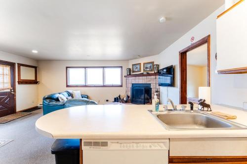 Cozy 3-bedroom cottage in Hunter, NY in Хантер