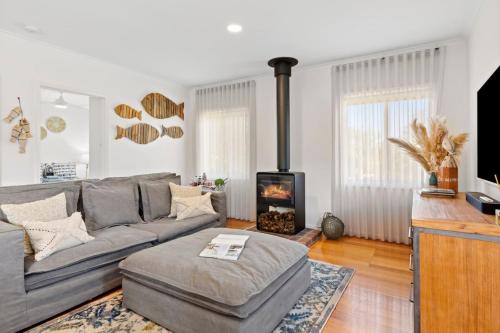 The Shack- Walk to beach, sleeping 4, fireplace, pet friendly! - Clifton Springs The Shack- Walk to beach, sleeping 4, fireplace, pet friendly! - Clifton Springs