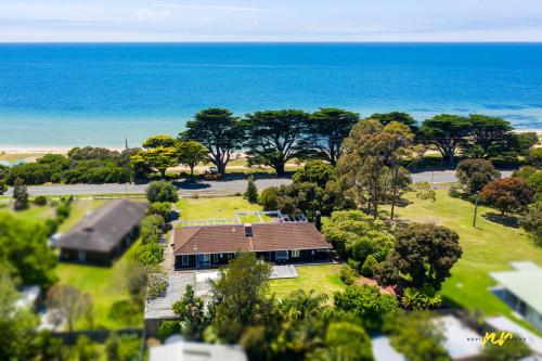 Exterior view, The Esplanade Indented Heads- Beach front, Luxury, Sleeps 8, Spacious, Aircon, Heating, in Indented Head