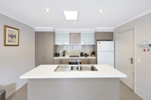 Kitchen, Casa Laut Family friendly short walk to the beach Pets upon agreement Sleeps 6 in Indented Head