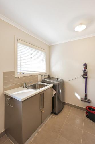 Facilities, Casa Laut Family friendly short walk to the beach Pets upon agreement Sleeps 6 in Indented Head