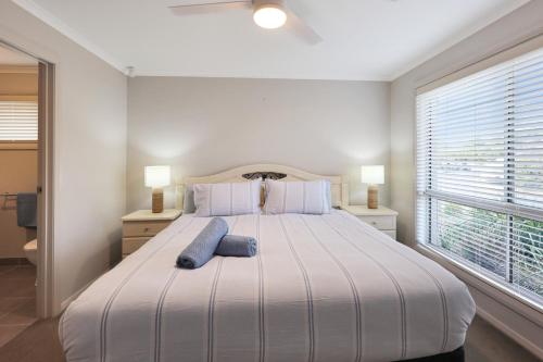 Casa Laut Family friendly short walk to the beach Pets upon agreement Sleeps 6 in Indented Head