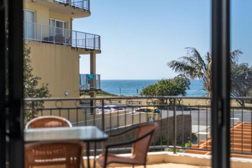 Breakers Unit 1 8- Ocean Views - Stone Real Estate Yamba - image 2