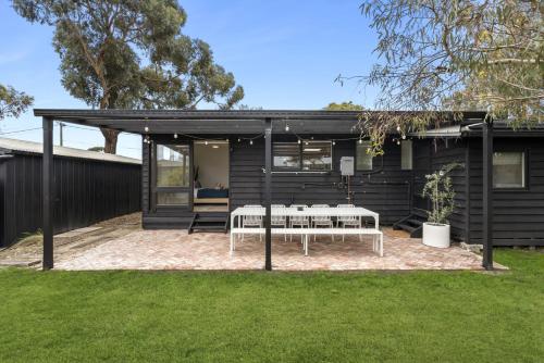 Iekārtas, Swan Beach House for 7 Pet friendly Modern Aircon Walking distance to Beach and walking tracks in St Leonards