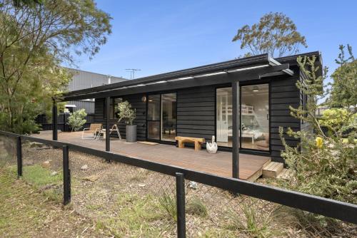Viesnīcas āriene, Swan Beach House for 7 Pet friendly Modern Aircon Walking distance to Beach and walking tracks in St Leonards