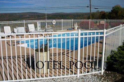 Longhouse Lodge Motel in Watkins Glen, USA