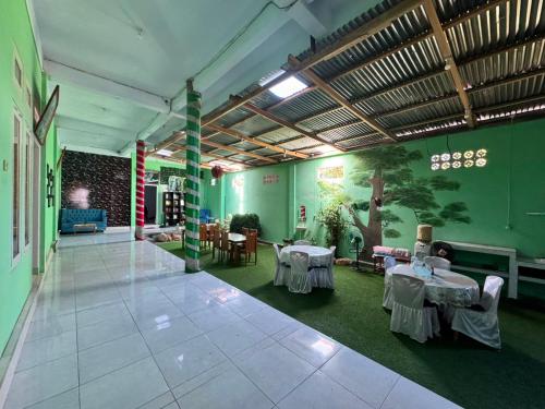 Vista, Tangkoko Gallery Guest House and Resto in Rinondoran
