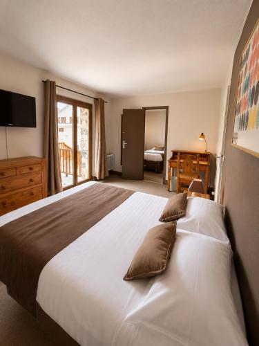 Adonis Hotel Le Chastellan Room Type - Quadruple Room