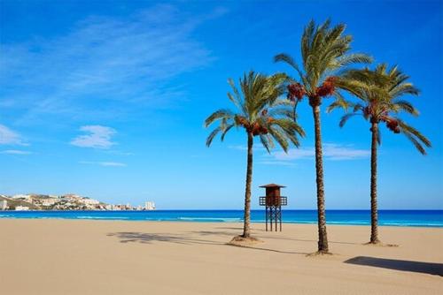NUEVO, ático a 75 metros de la playa y con vistas al mar