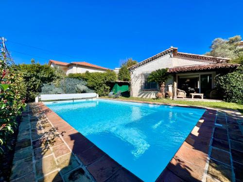 Villa avec piscine privée à Juan Les Pins - 4 minutes à pieds des plages