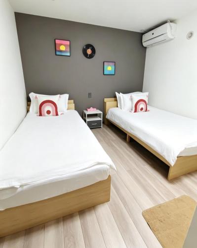 浅草花日美居 Asakusa Hanahi 103 Twin Bedroom Asakusa Temple 4 min walk Direct access to Narita Haneda Airport, Tokio